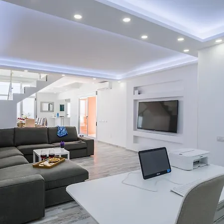 Holiday home Bellavista Luxury House Climatized Pool Solar *